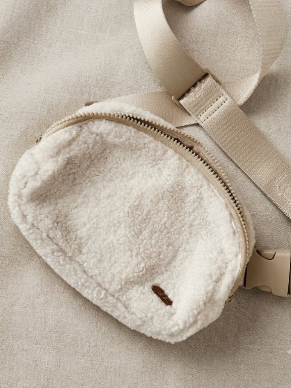 Lolë Cozy Sherpa Belt Bag – Cream/Beige Hands-Free Crossbody Bag